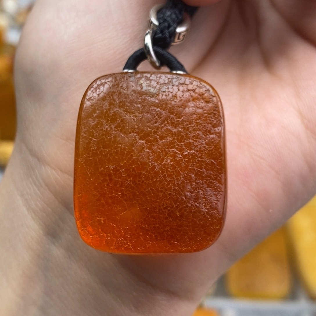 琥珀吊坠(赠链)未镶嵌