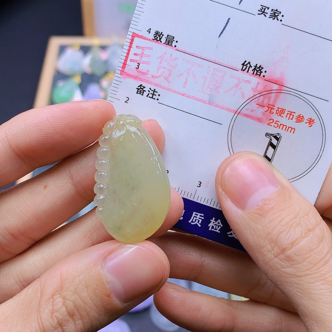 翡翠未镶嵌颈饰翡翠