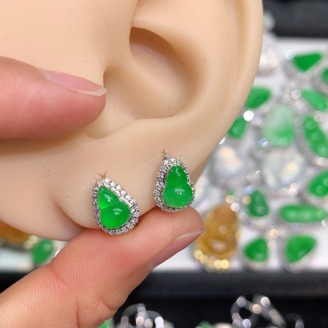 翡翠颈饰18K金镶嵌柠*树缅甸翡翠