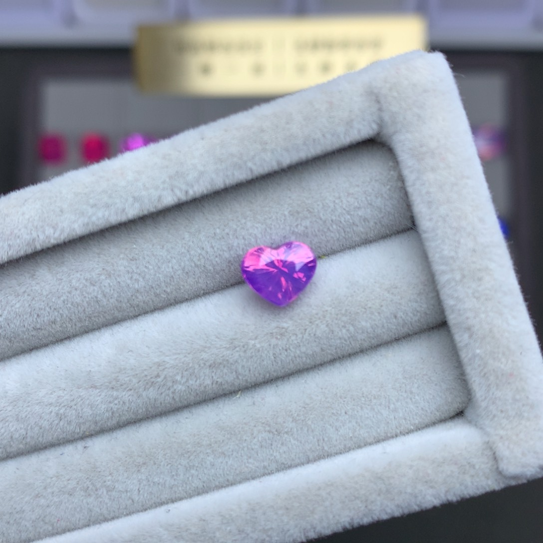 蓝宝石裸石未镶嵌无烧1.25克拉粉紫色蓝宝石