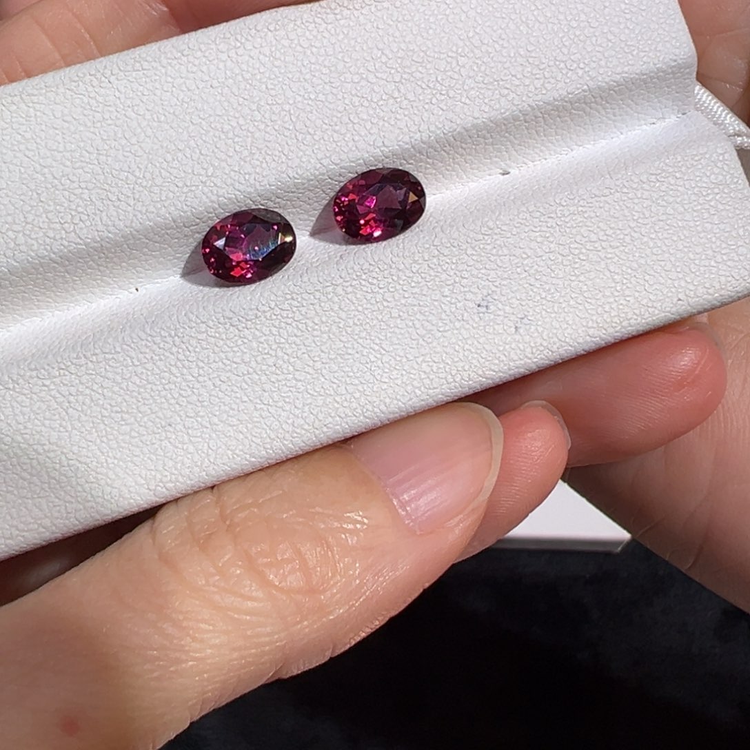 未镶嵌珠宝半成品石榴石3.48ct两颗镁铝