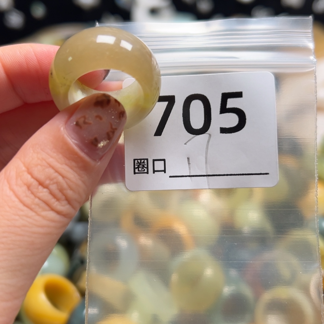 地***头蛇纹石玉未镶嵌戒指