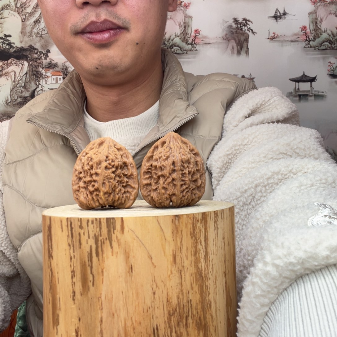 玟***聿文玩核桃把件南疆石