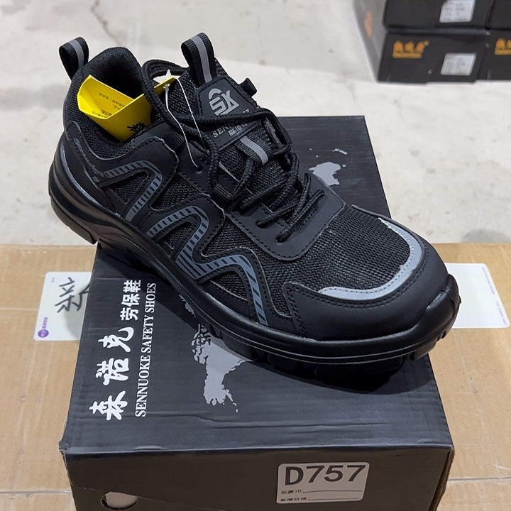 编码757号。42码防砸防刺劳保鞋。
