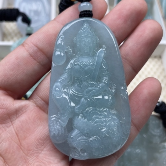 翡翠颈饰未镶嵌鹿****］。