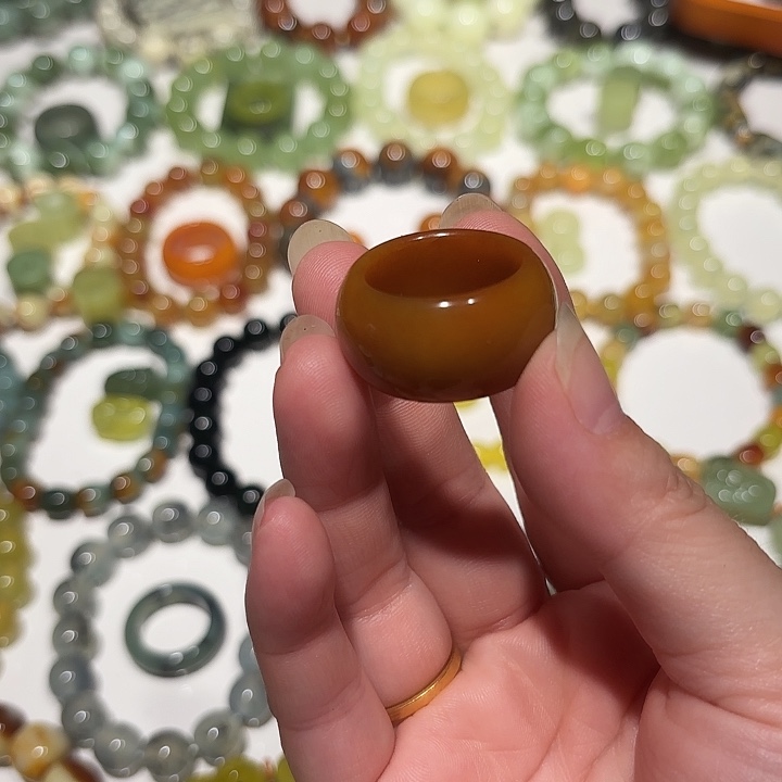 蛇纹石玉未镶嵌戒指