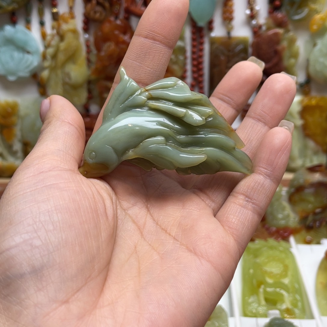 蛇纹石玉颈饰未镶嵌