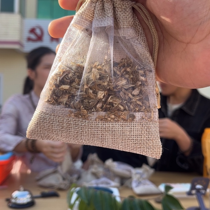 沉香沉香碎屑奇楠20克勾丝香包（拍一发二）多样性发一