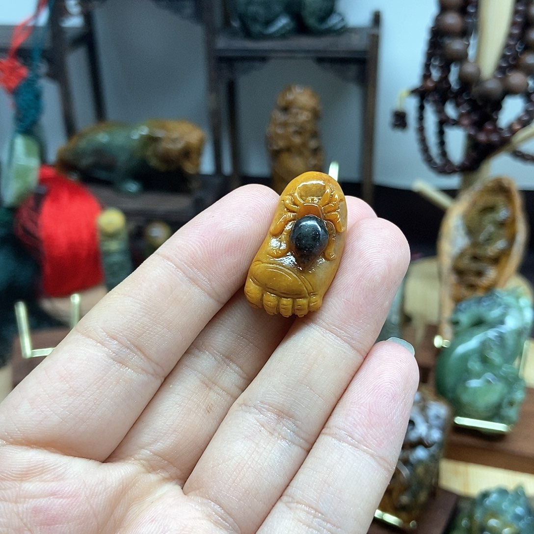 岫岩河磨玉（透闪石质玉）未镶嵌把件西*