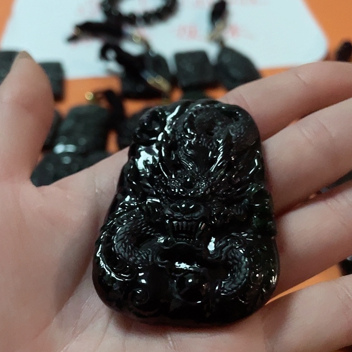 翡翠颈饰未镶嵌二*