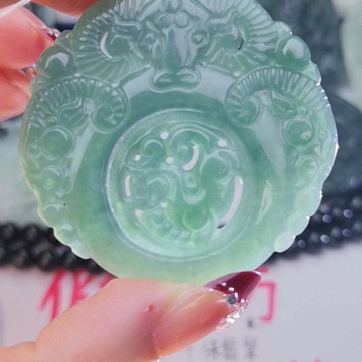 翡翠颈饰未镶嵌天然的A货翡翠多样性发货