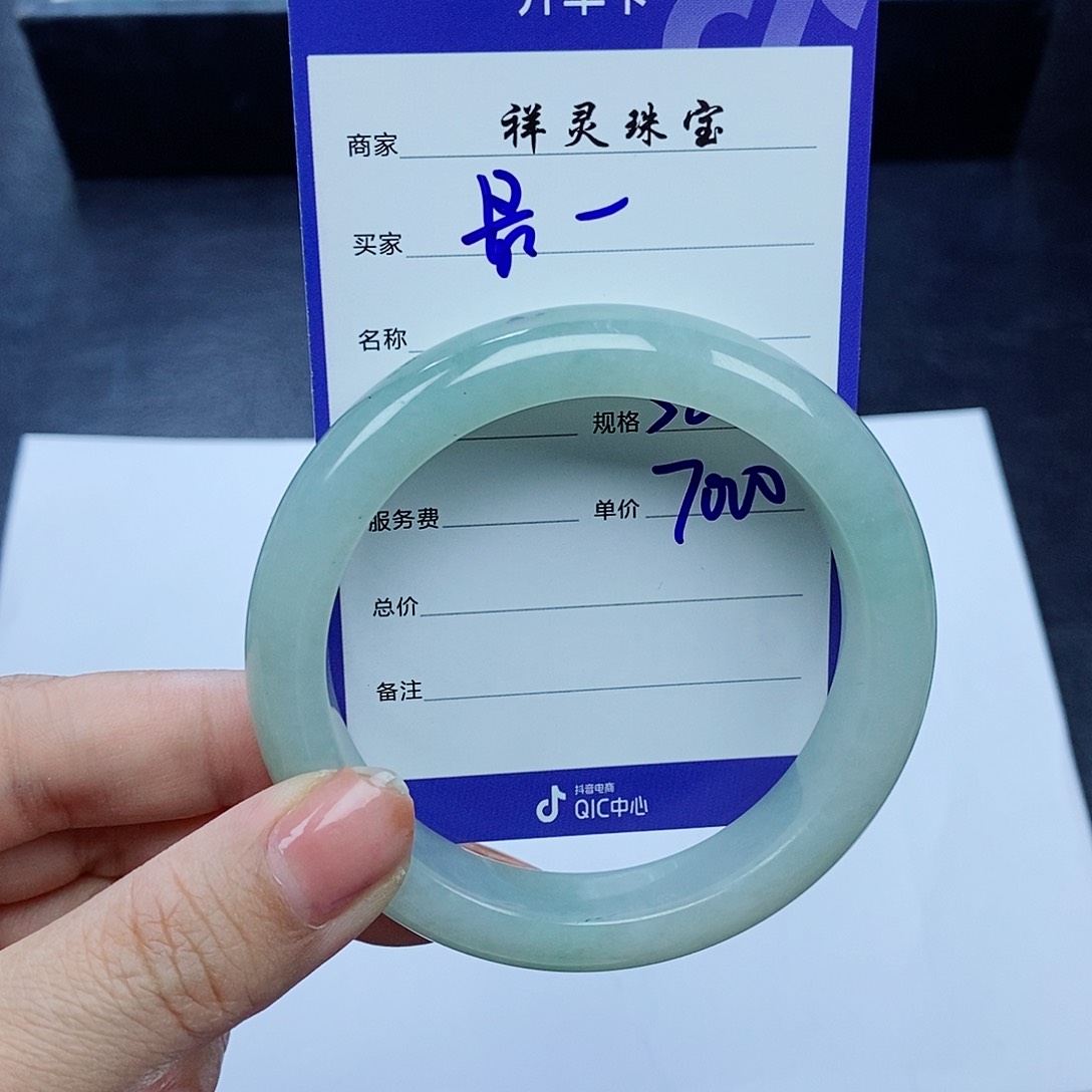 翡翠手镯未镶嵌最****?58圈口