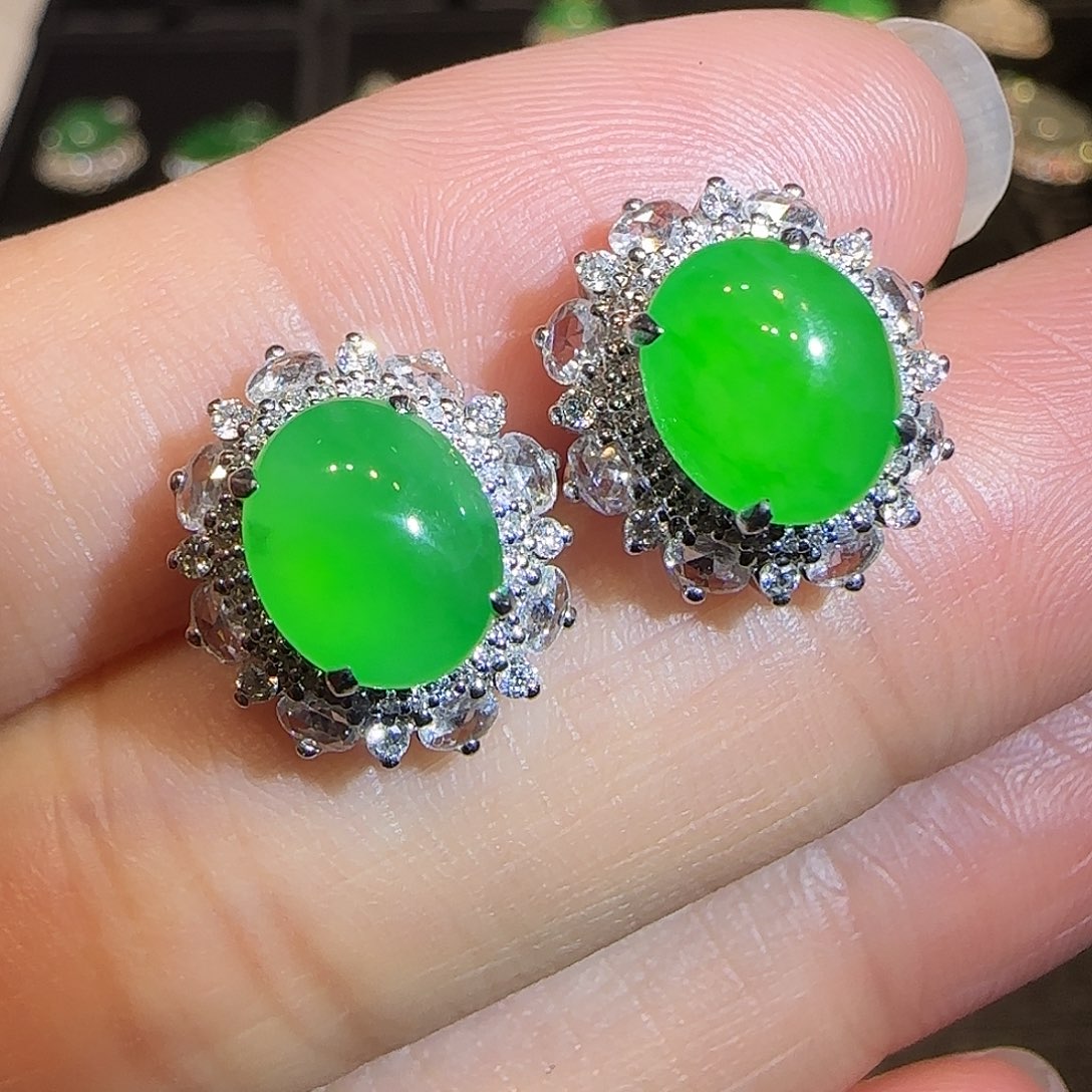 翡翠18K金镶嵌耳钉