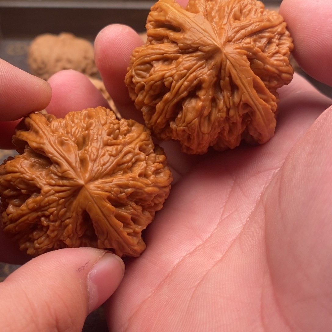 文玩核桃吊坠元宝