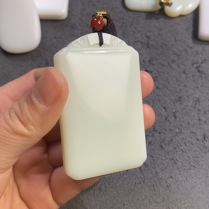 旭***升和田玉未镶嵌颈饰