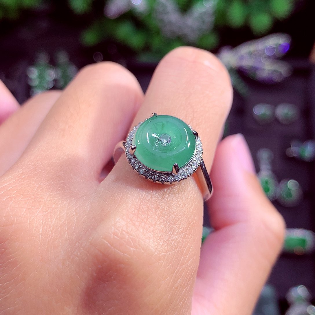 颈饰未镶嵌翡翠天然