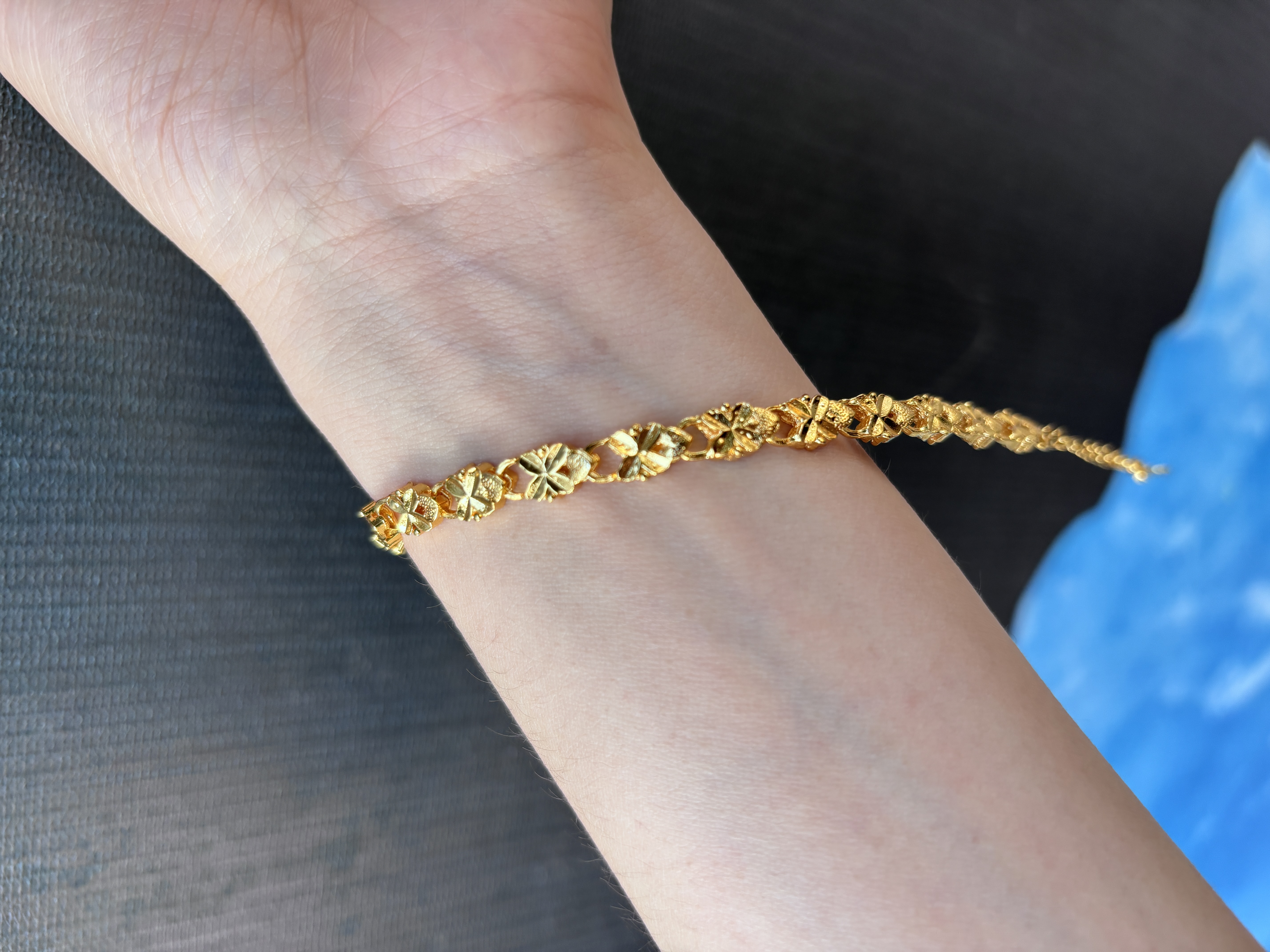 A658  远方专属  精工金色爱心款手链