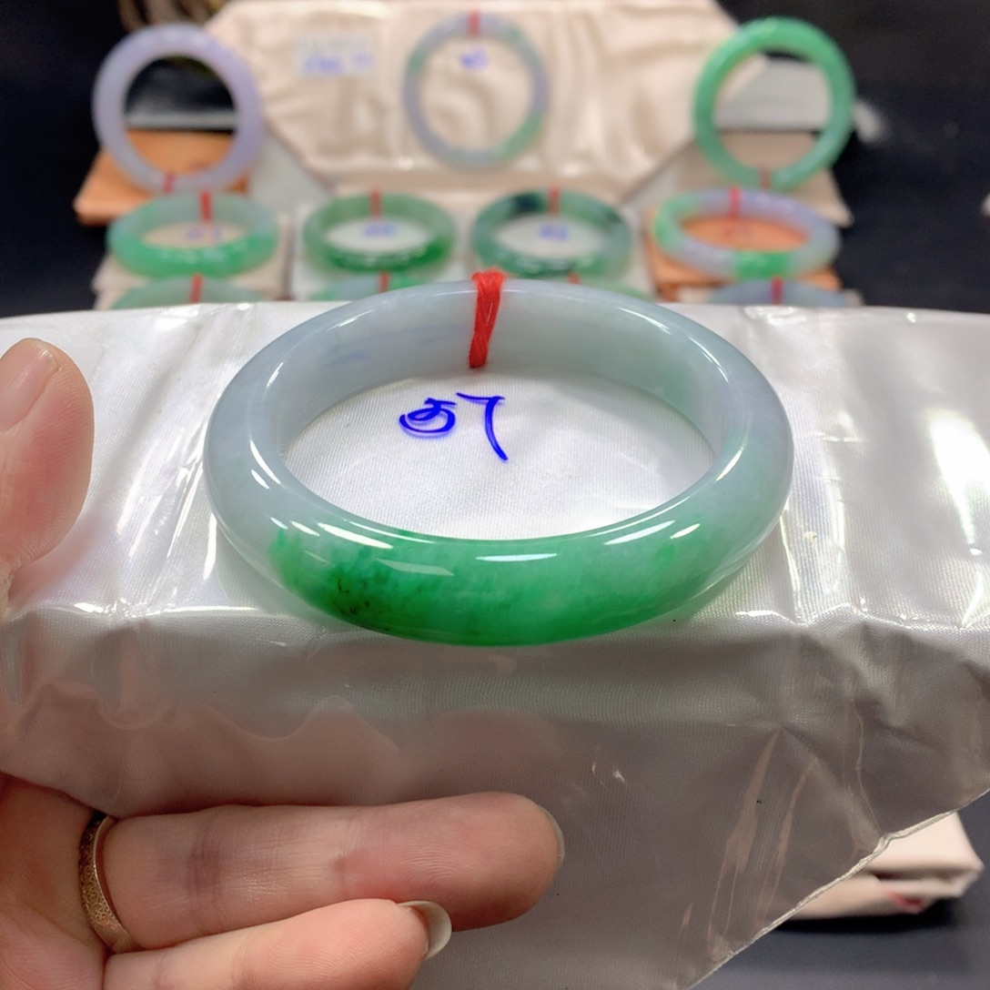 翡翠未镶嵌手镯57圈口