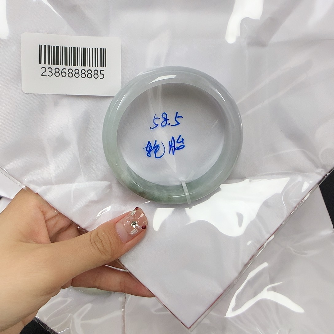 翡翠手镯未镶嵌天然缅甸翡翠手镯