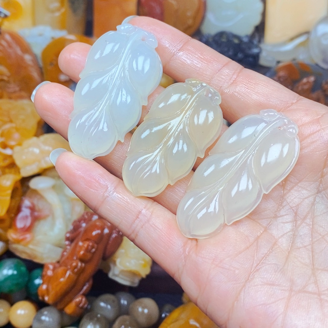 石英质玉（黄龙玉）颈饰未镶嵌