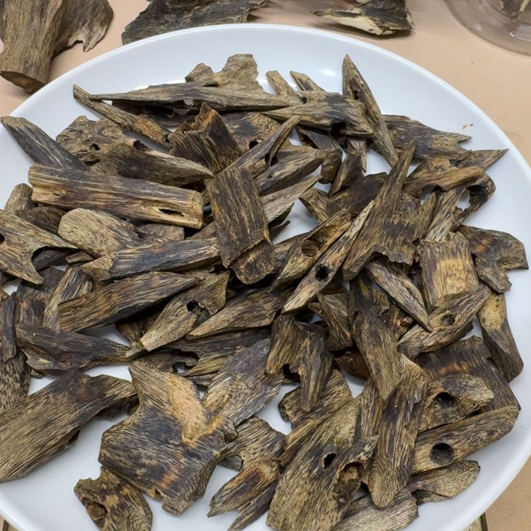 沉香沉香碎屑凤凰尾块料124克