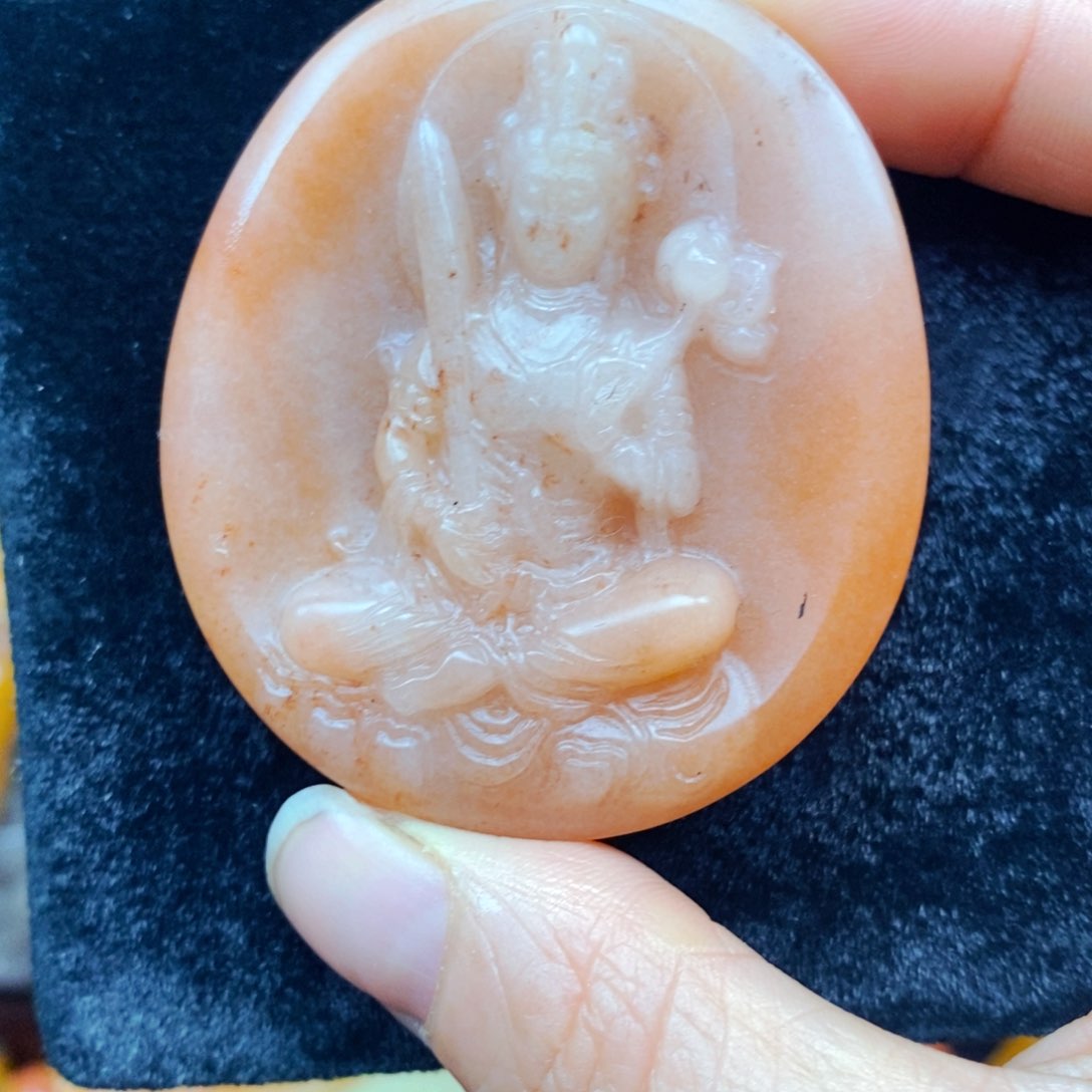 颈饰未镶嵌石英岩玉