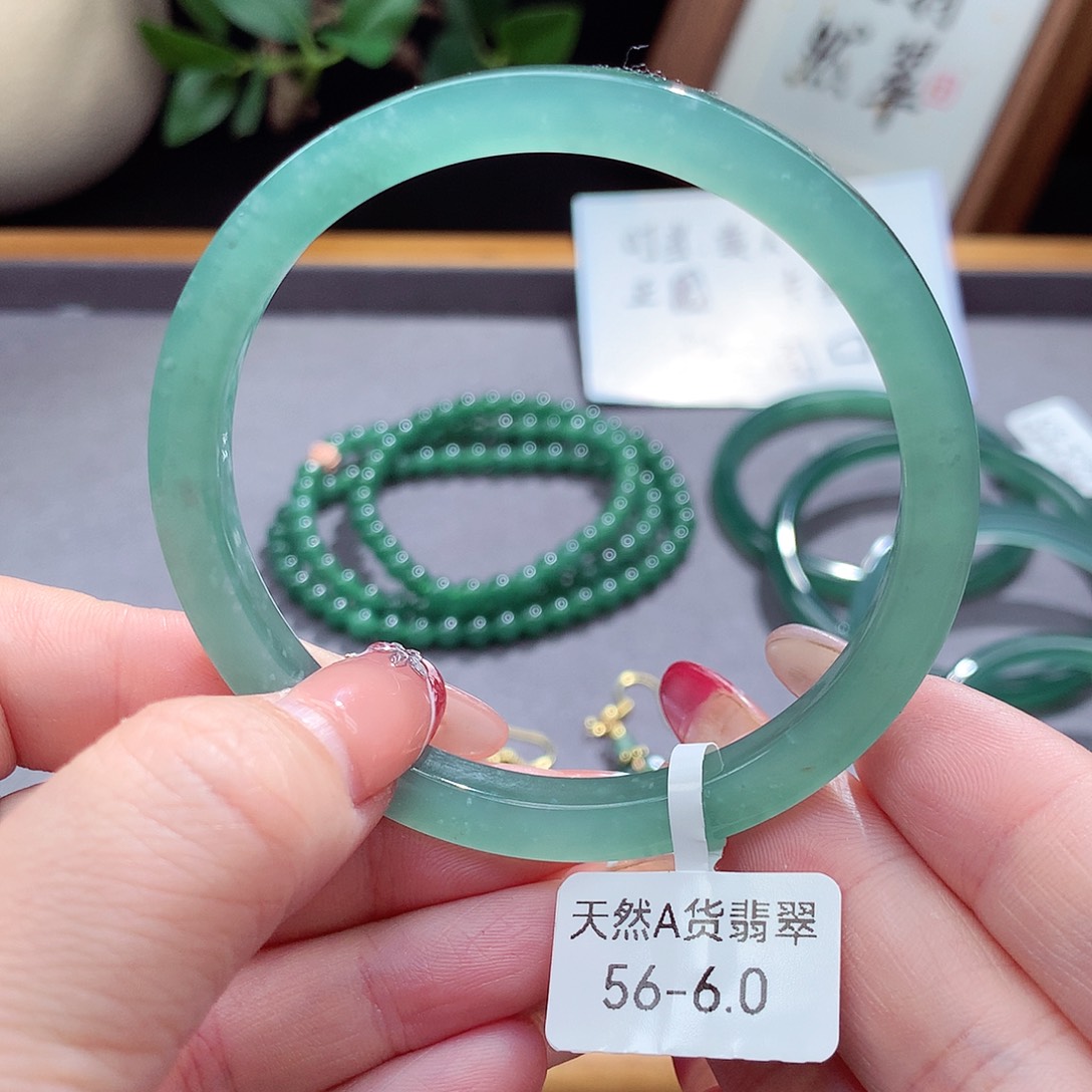 翡翠手镯（圆镯）未镶嵌