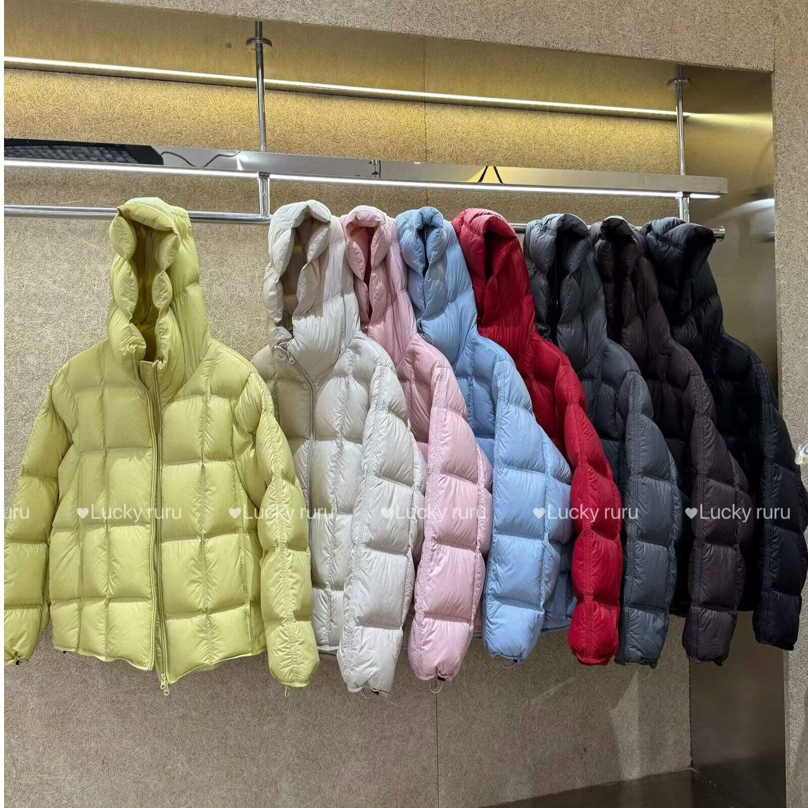 【蕾拉】欧货高端方格连帽羽绒服女短款2025年新款时尚显瘦休闲外套