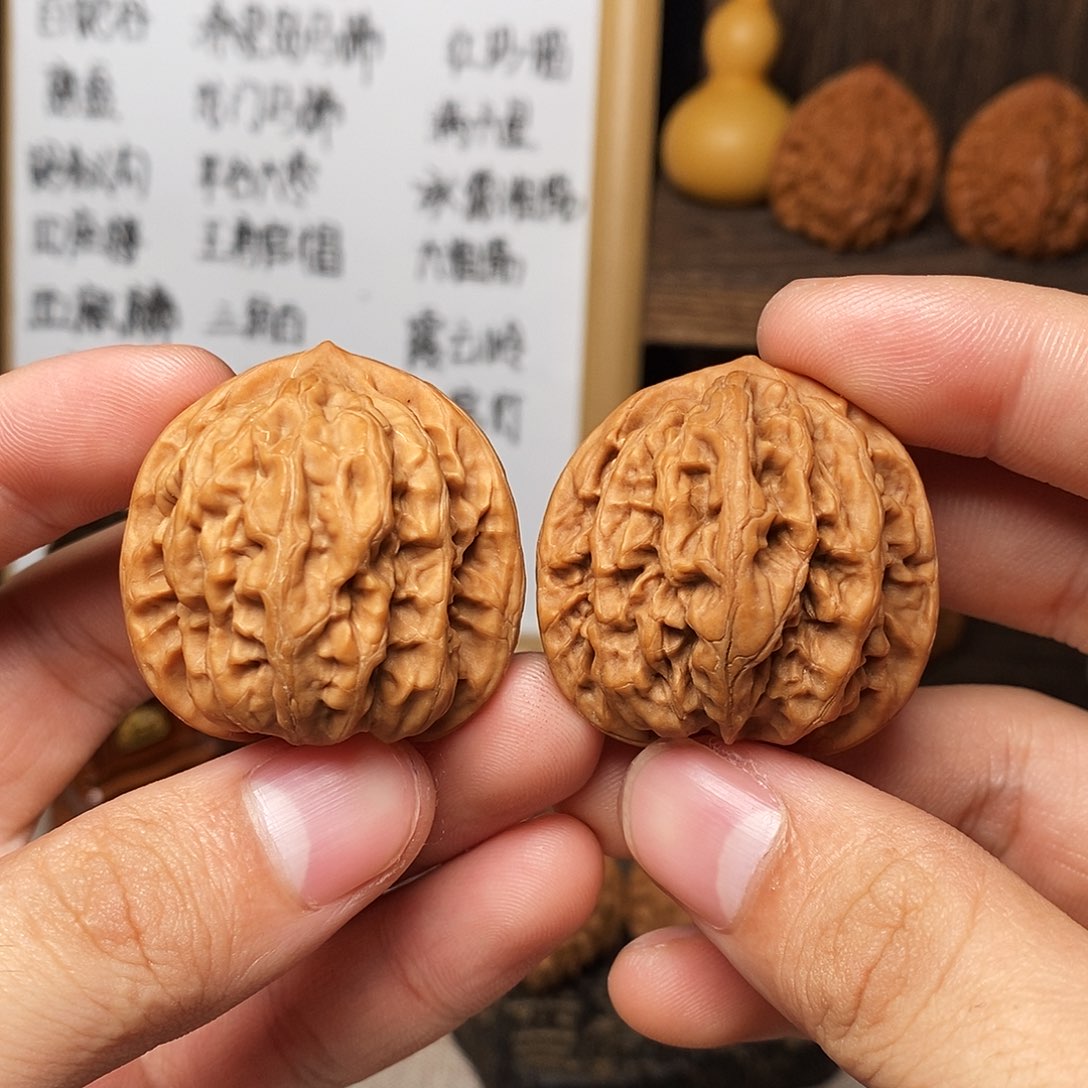 文玩核桃吊坠九龙