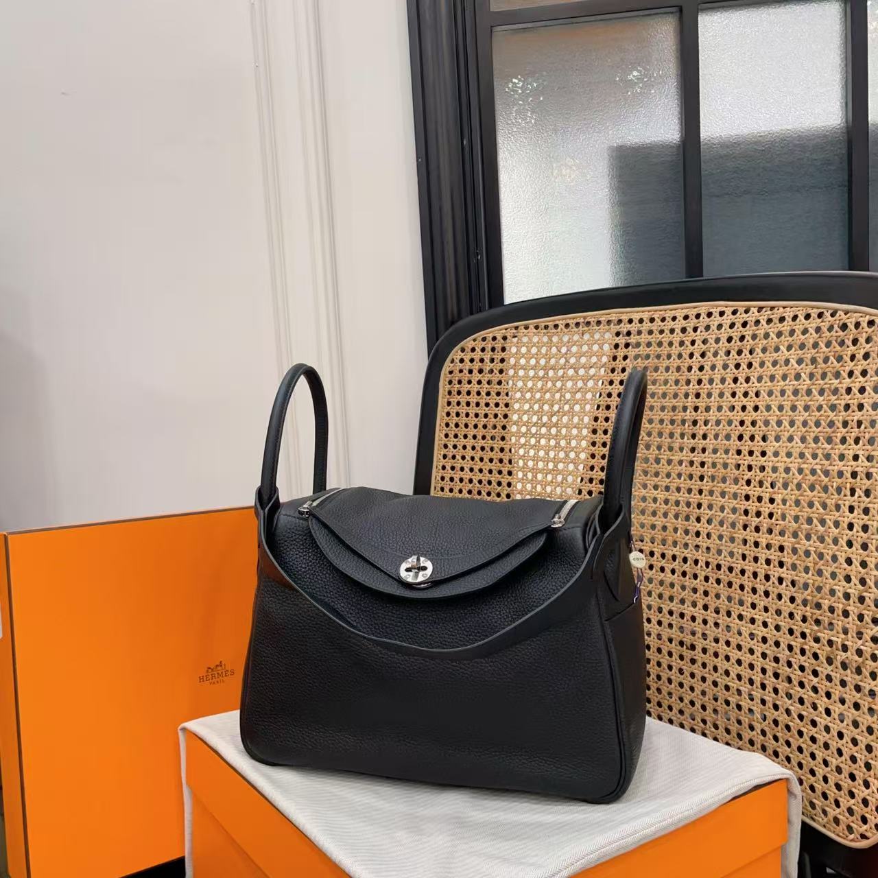 95新 Hermes/爱马仕 爱马仕Lindy30黑银tc单肩包/54785119