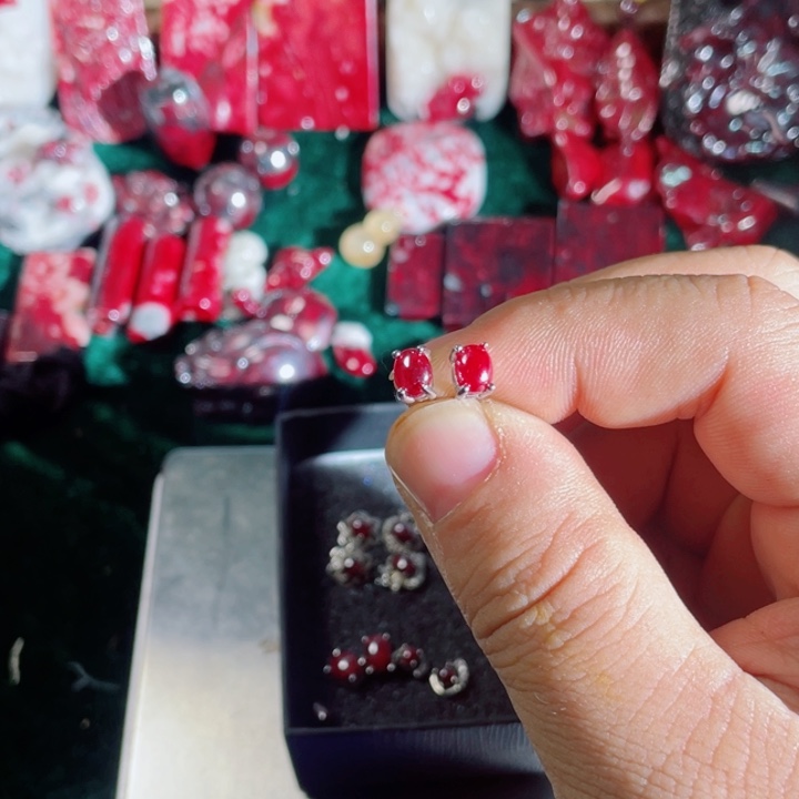 天然辰砂原石首饰