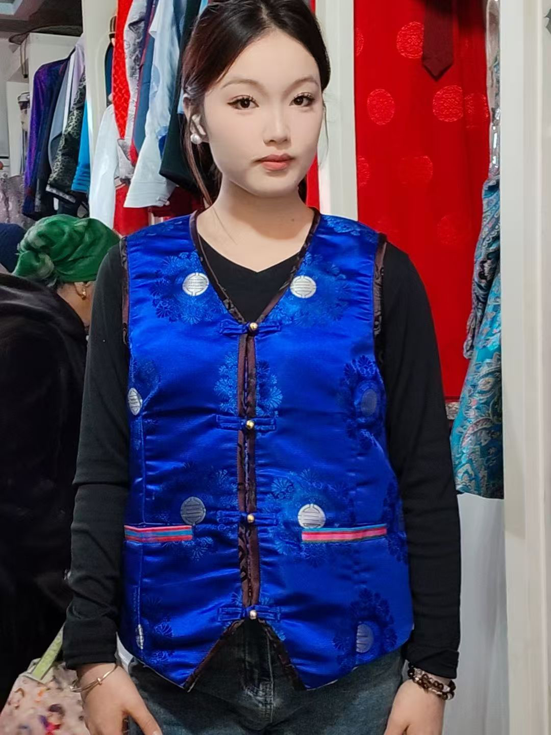 超美显白蓝色图纹马甲（美女必备）