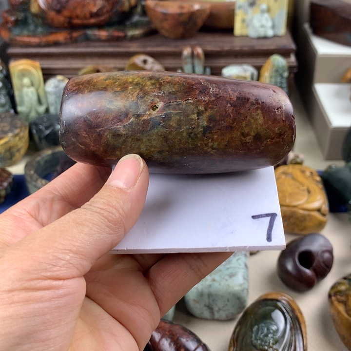 岫岩河磨玉（透闪石质玉）手把件有瑕未镶嵌