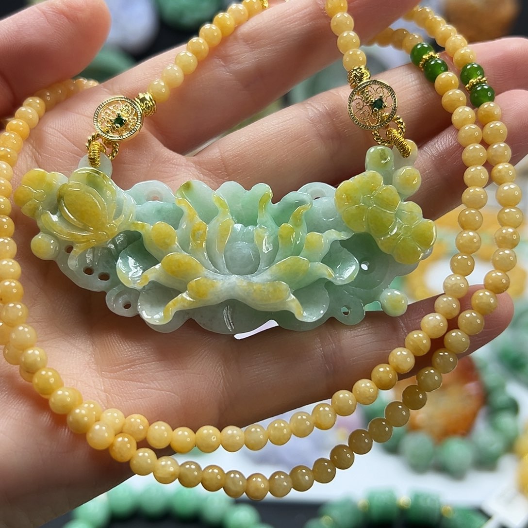 翡翠未镶嵌颈饰吊坠