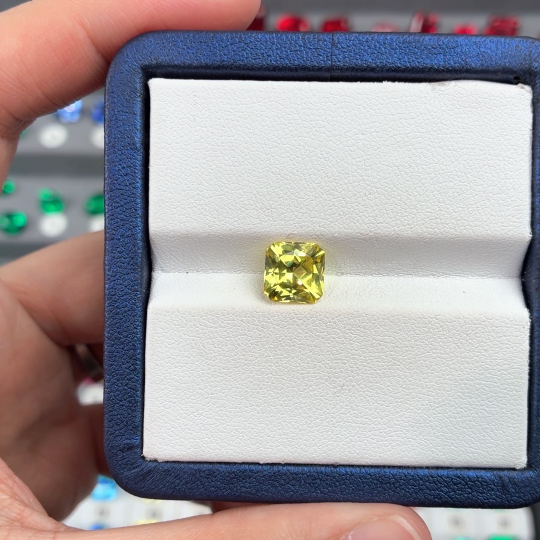 无***谓合成（培育）蓝宝石裸石3.45ct