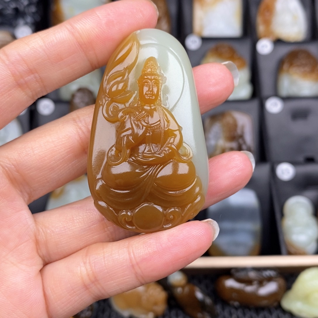 和田玉颈饰未镶嵌董*林