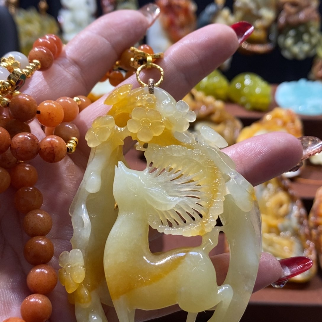 蛇纹石玉颈饰未镶嵌