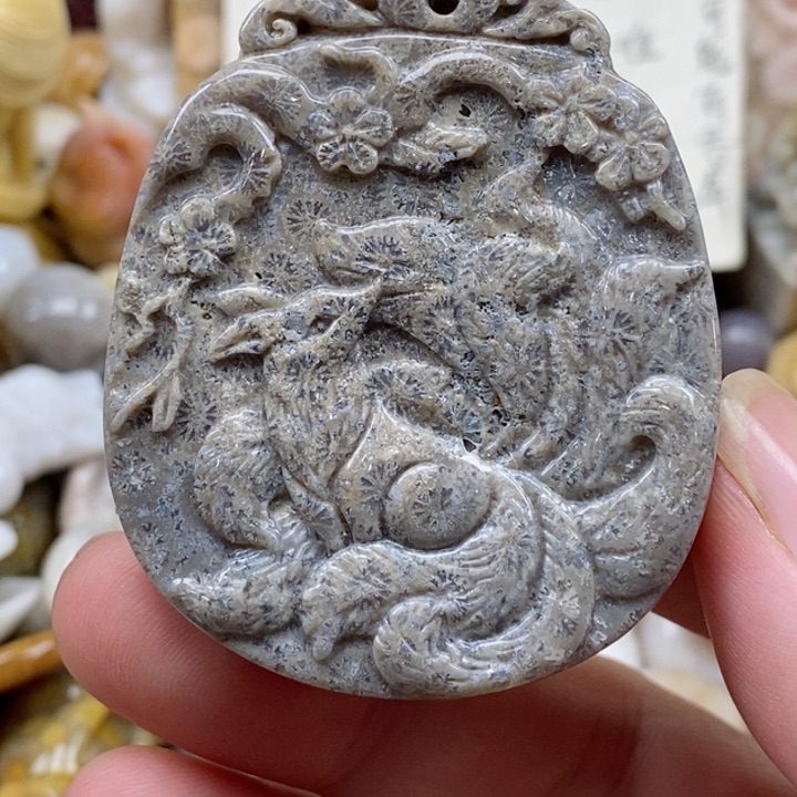 颈饰未镶嵌硅化珊瑚（珊瑚玉）有瑕