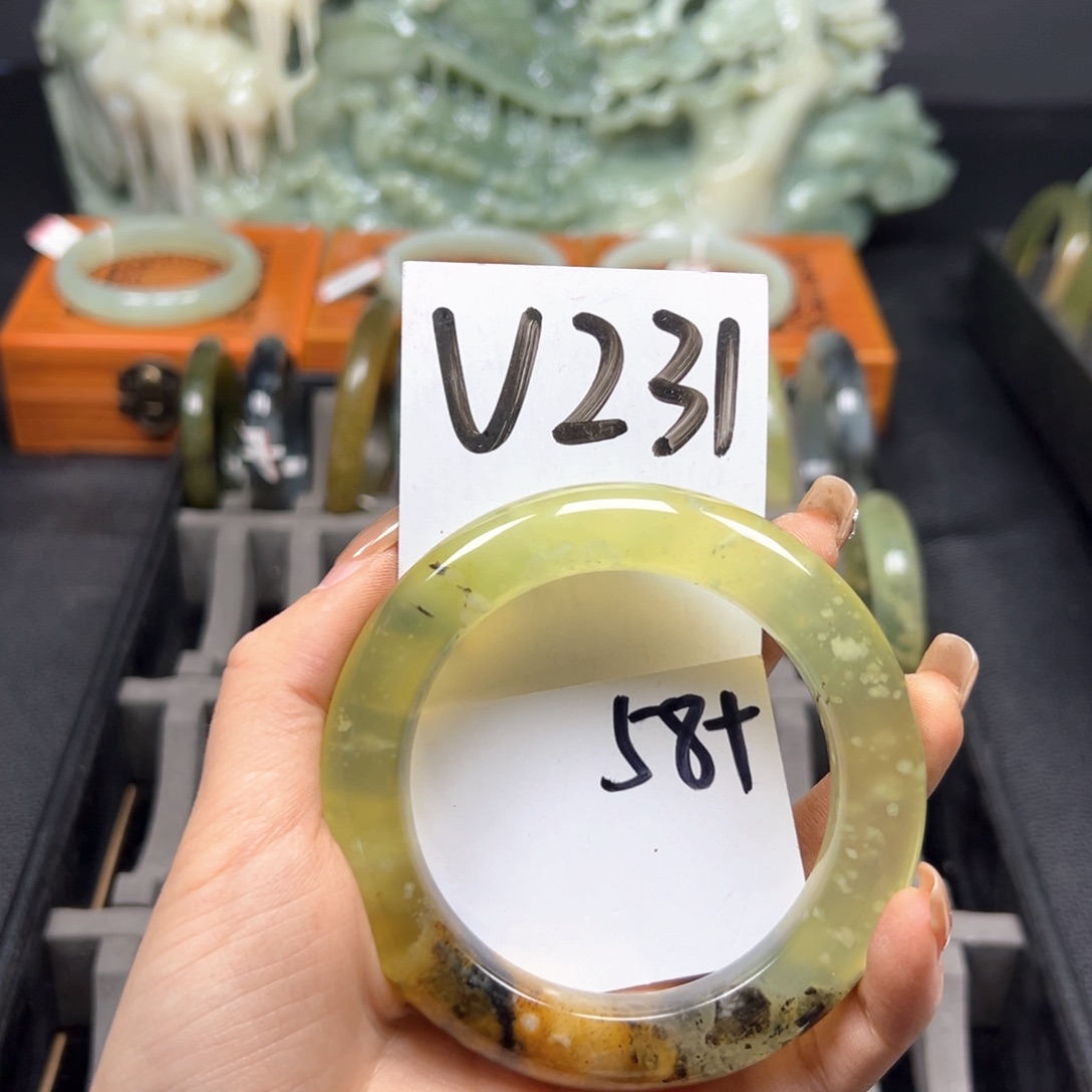 蛇纹石玉手镯未镶嵌