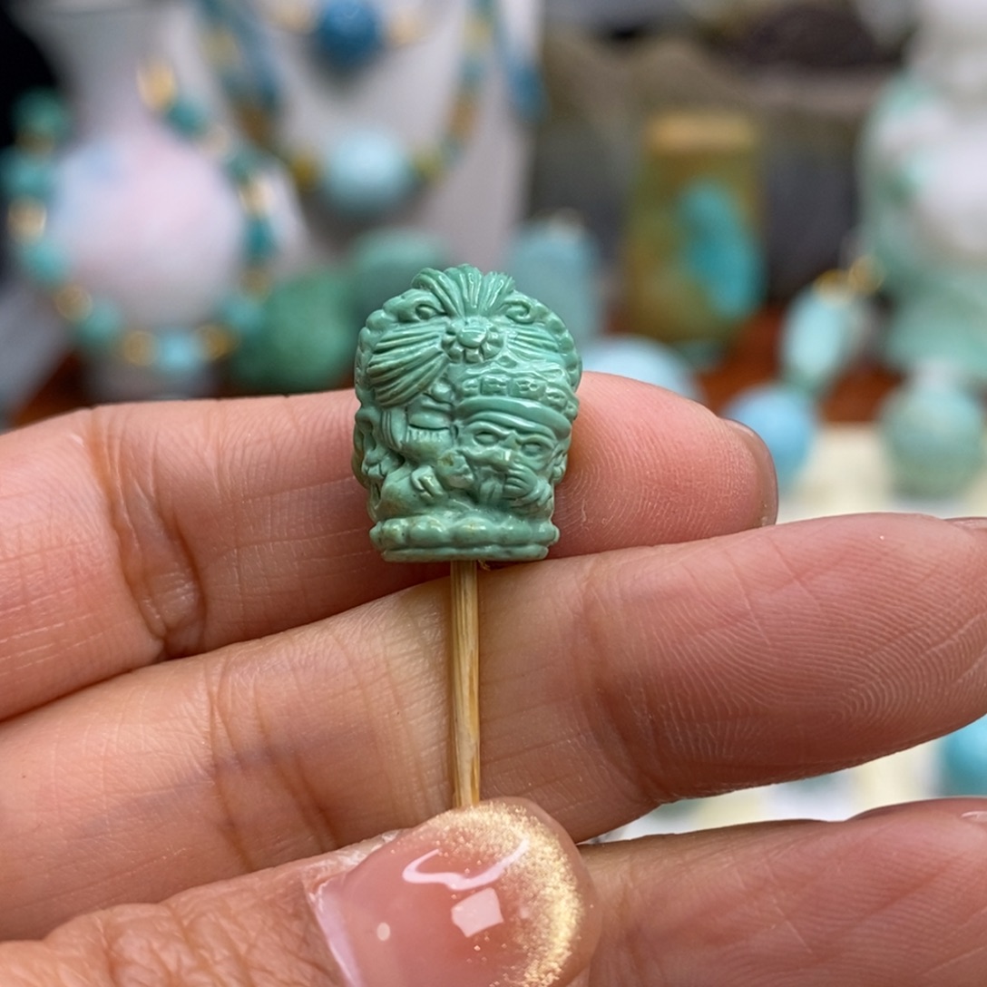 绿松石未镶嵌珠宝奇石