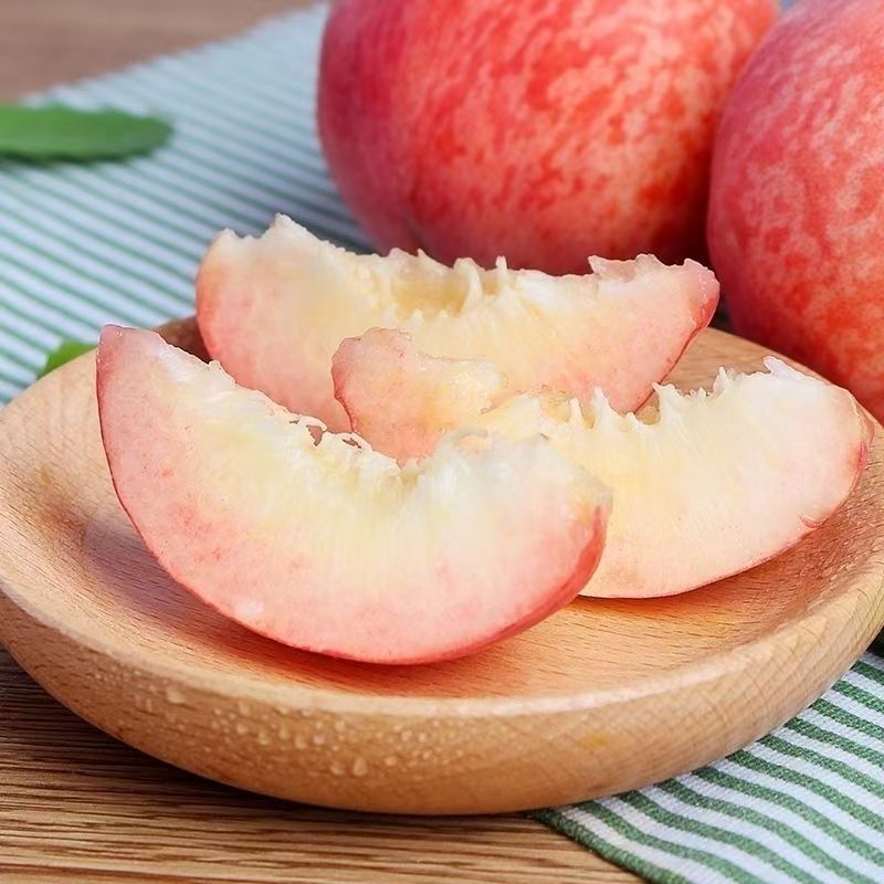 现摘新鲜突围头茬露天水蜜桃脆甜应季水果