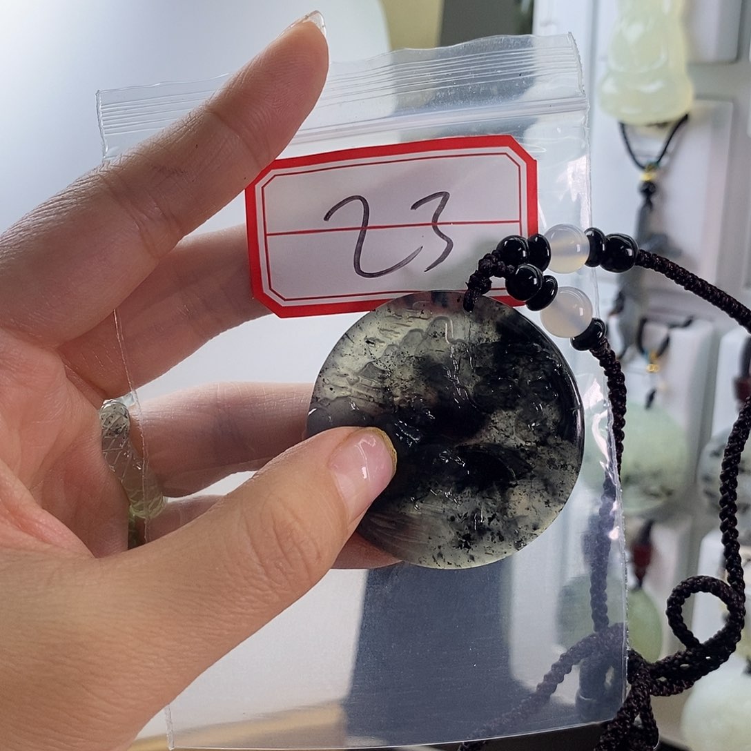 蛇纹石玉颈饰未镶嵌?23