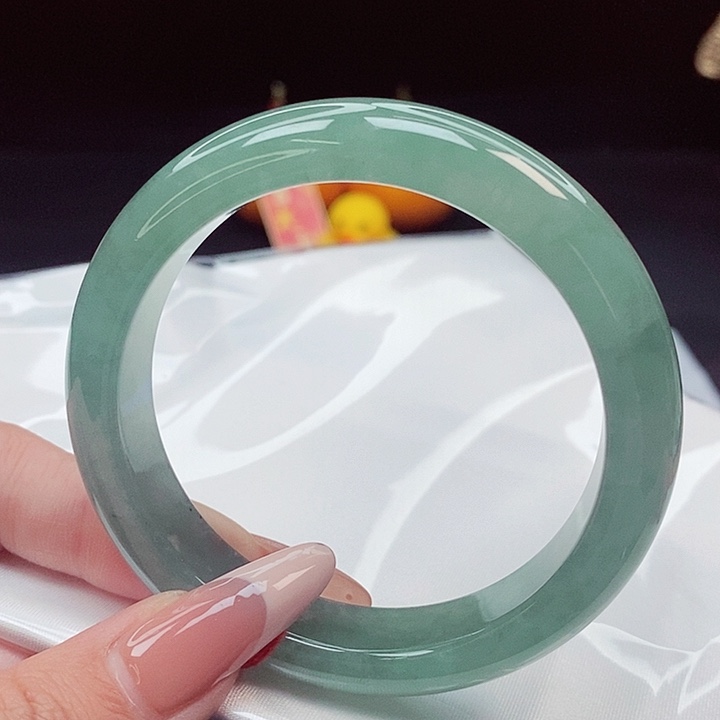 翡翠手镯未镶嵌56圈