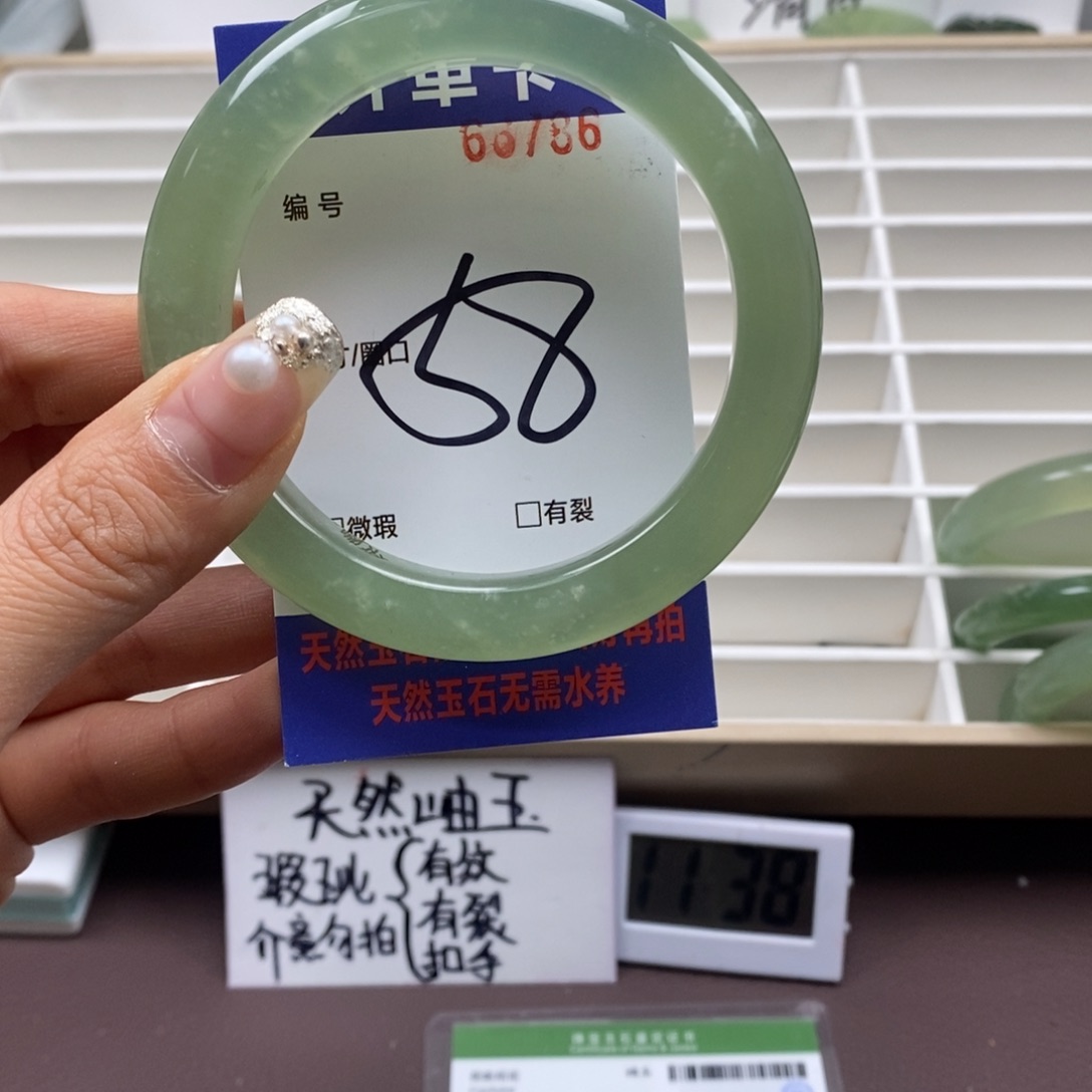 蛇纹石玉手镯未镶嵌