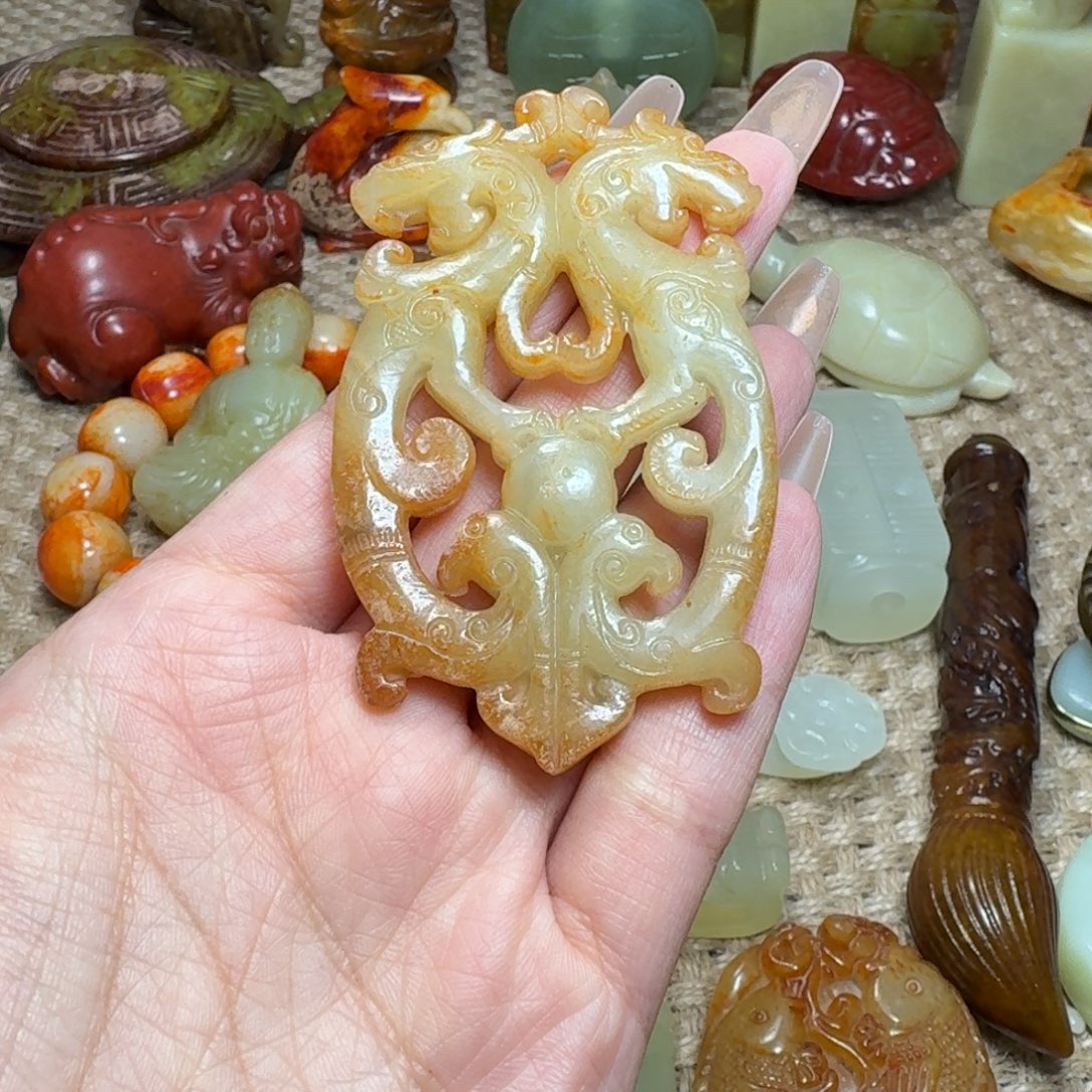 蛇纹石玉未镶嵌颈饰