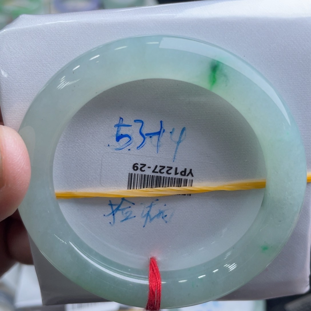 翡翠手镯未镶嵌翡翠手镯