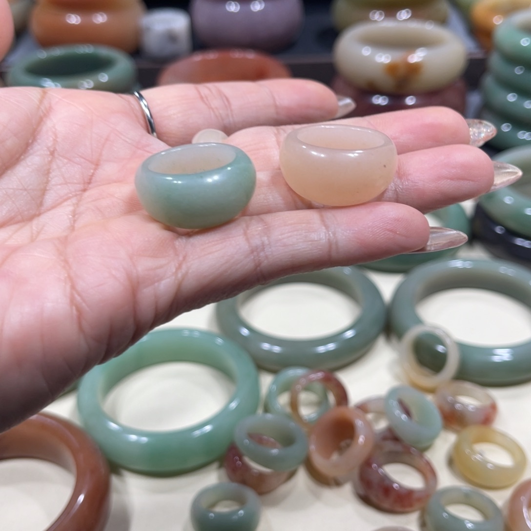 未镶嵌手镯石英岩玉