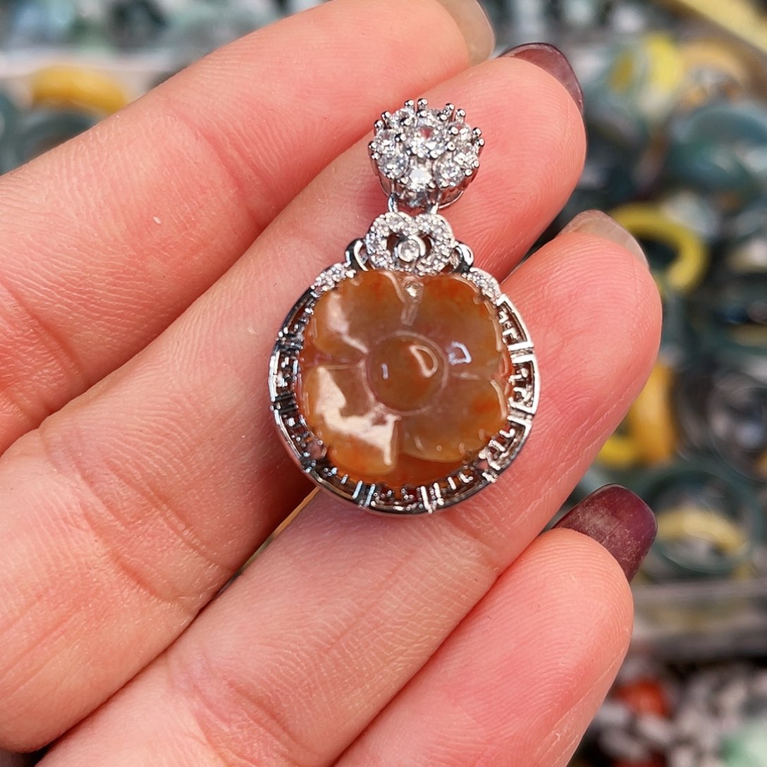 翡翠颈饰未镶嵌翡翠