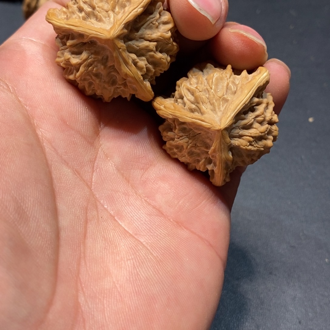 文玩核桃把件p****?三棱258