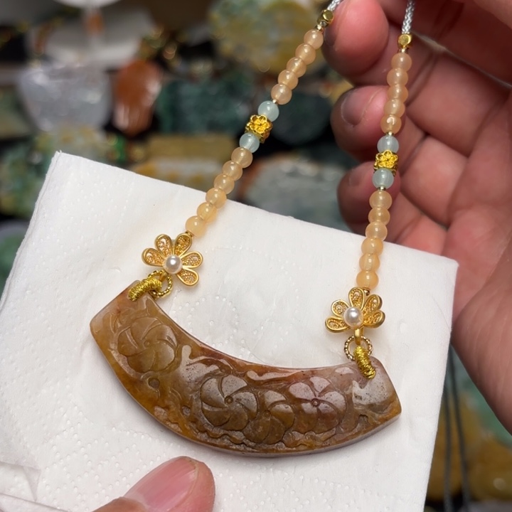 翡翠颈饰未镶嵌吊坠